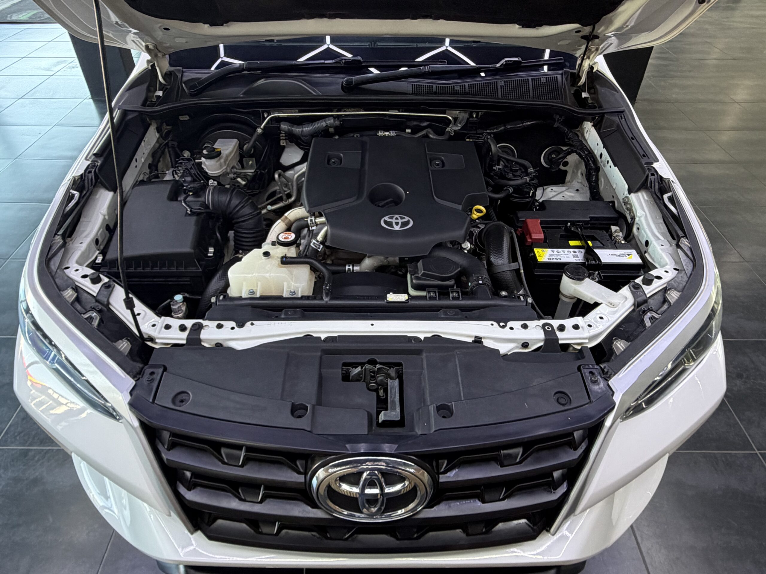 2021 Toyota 2.4 Gd-6 Fortuner thumbnail 17