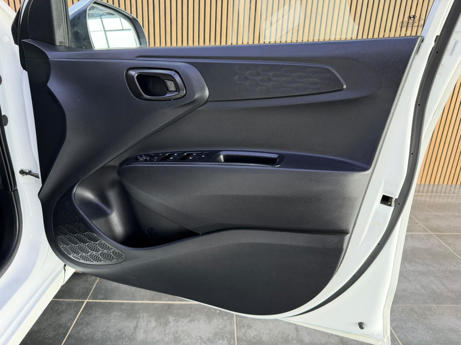 2023 Hyundai i10 Grand thumbnail 10