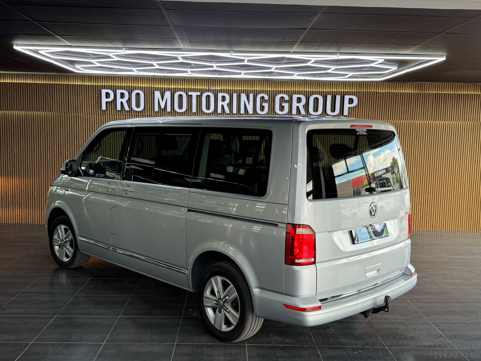 2016 Volkswagen Caravelle thumbnail 6