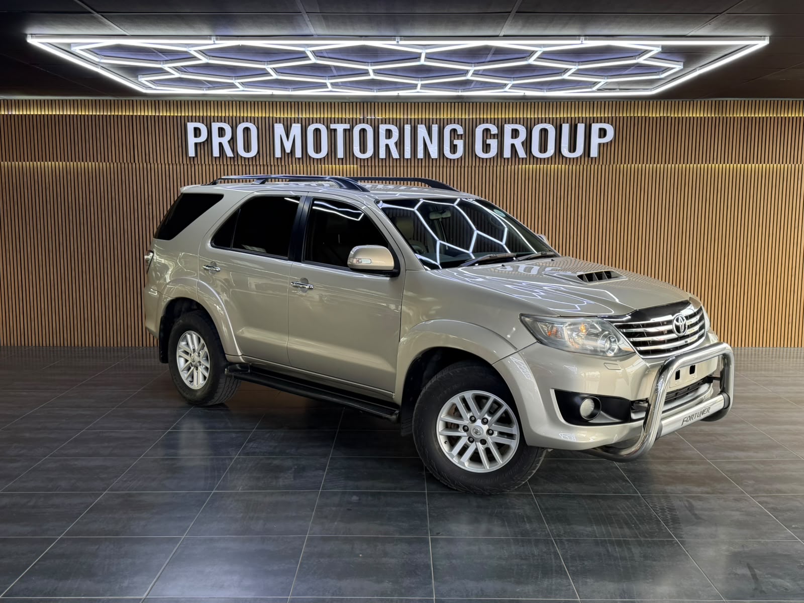 2012 Toyota Fortuner thumbnail 5