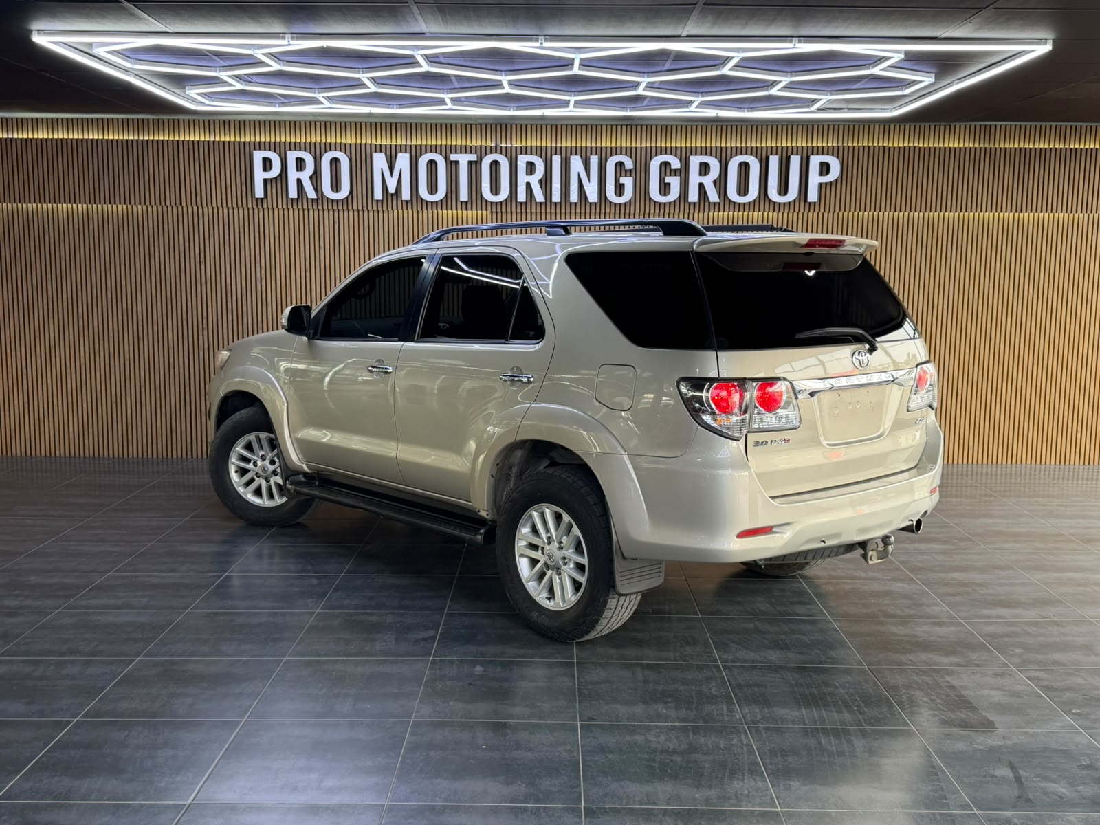 2012 Toyota Fortuner thumbnail 6