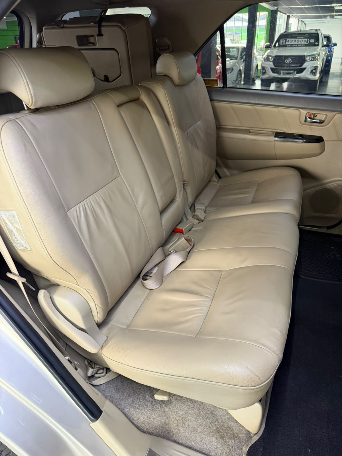 2012 Toyota Fortuner thumbnail 18