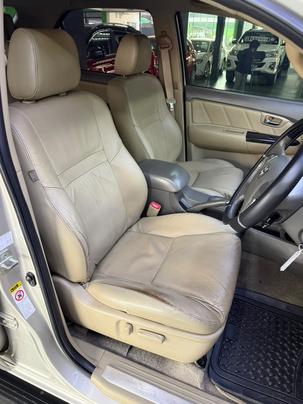 2012 Toyota Fortuner thumbnail 16