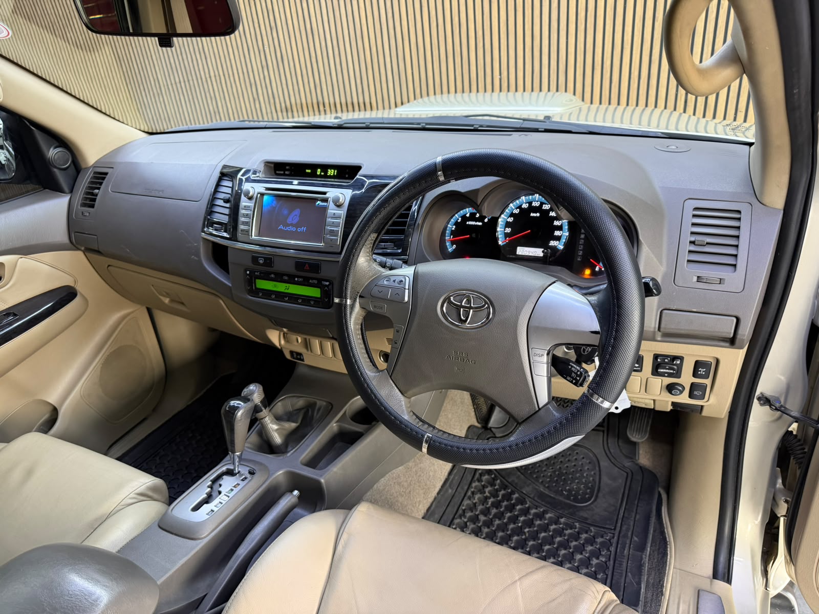 2012 Toyota Fortuner thumbnail 14