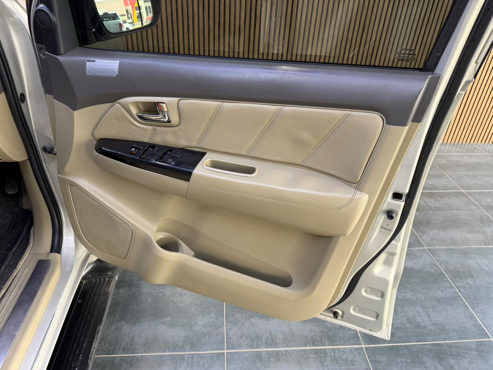 2012 Toyota Fortuner thumbnail 13