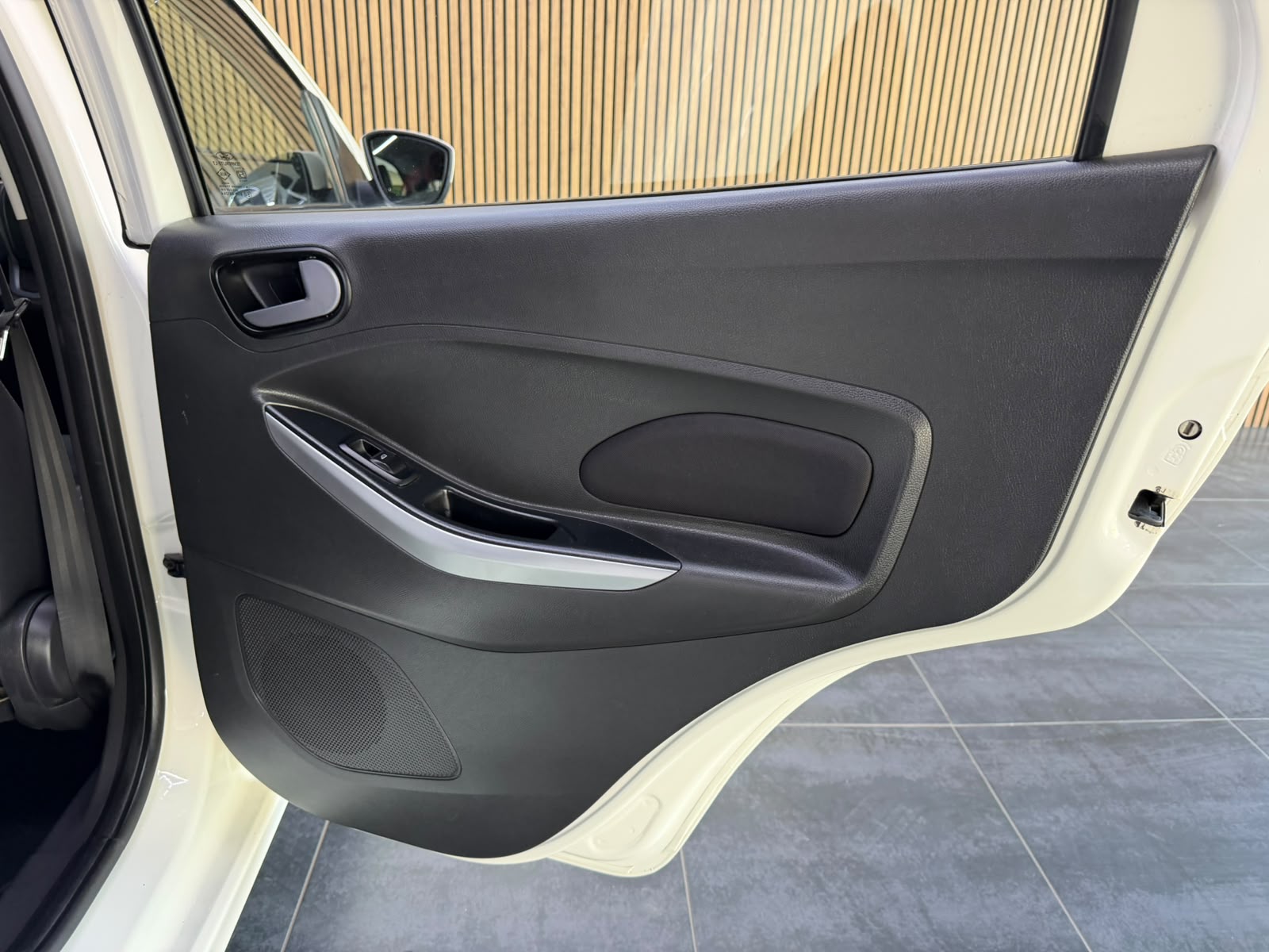 2020 Ford Figo thumbnail 18